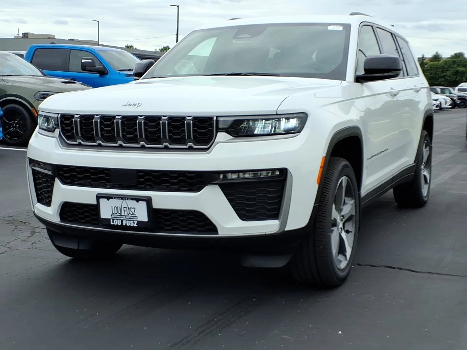 New 2026 Bright White Clear-Coat Exterior Paint Jeep Limited image 2