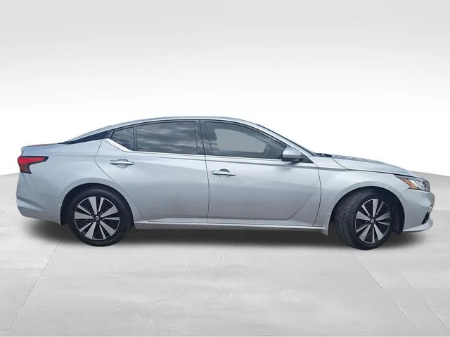 Used 2022 Silver Nissan 2.5 SL image 9