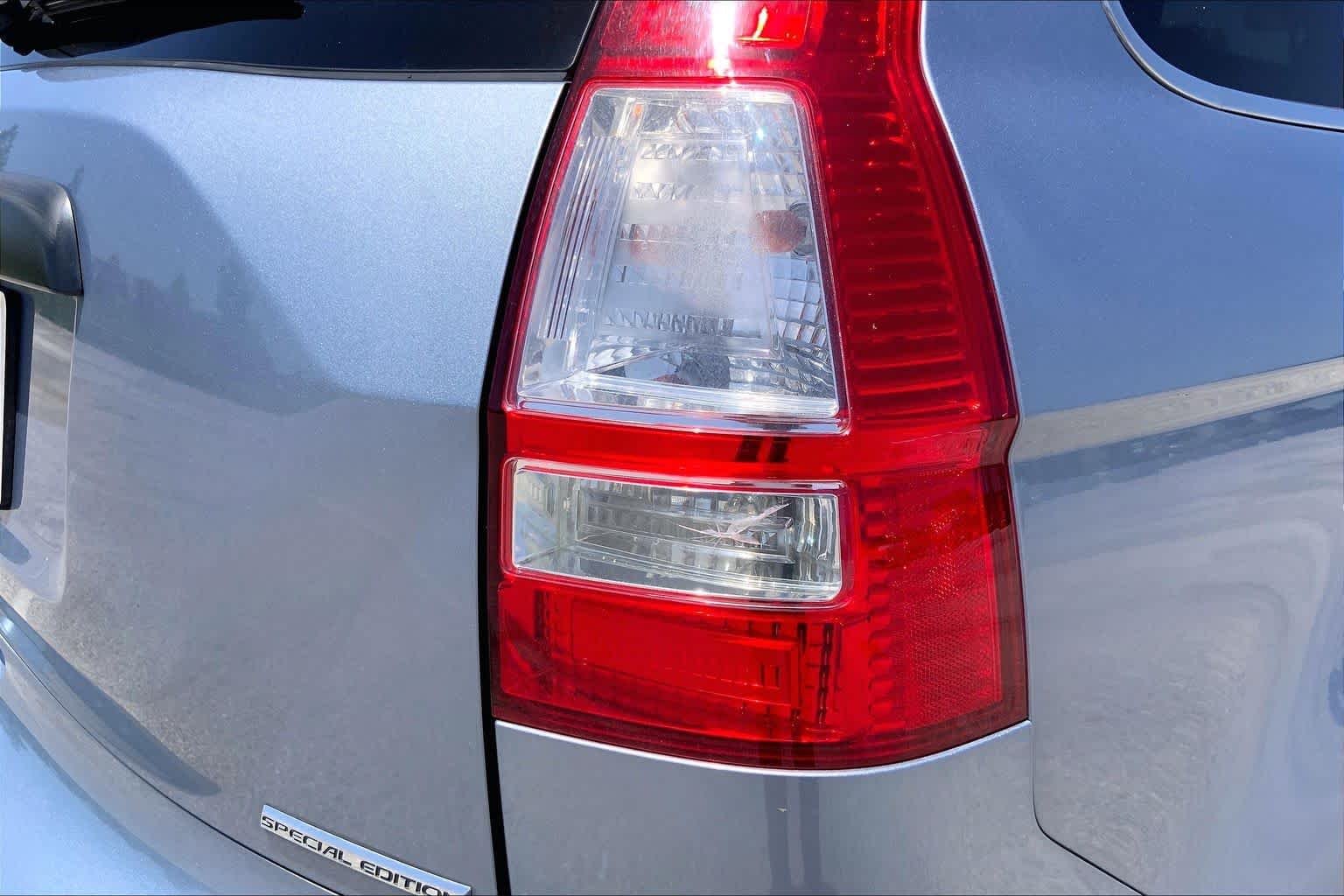 Used 2011 Glacier Blue Metallic Honda SE image 29