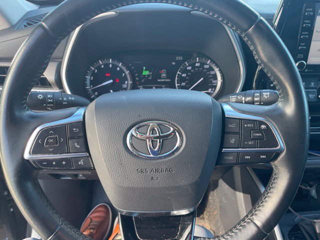 Used 2020 Gray Toyota XLE image 11
