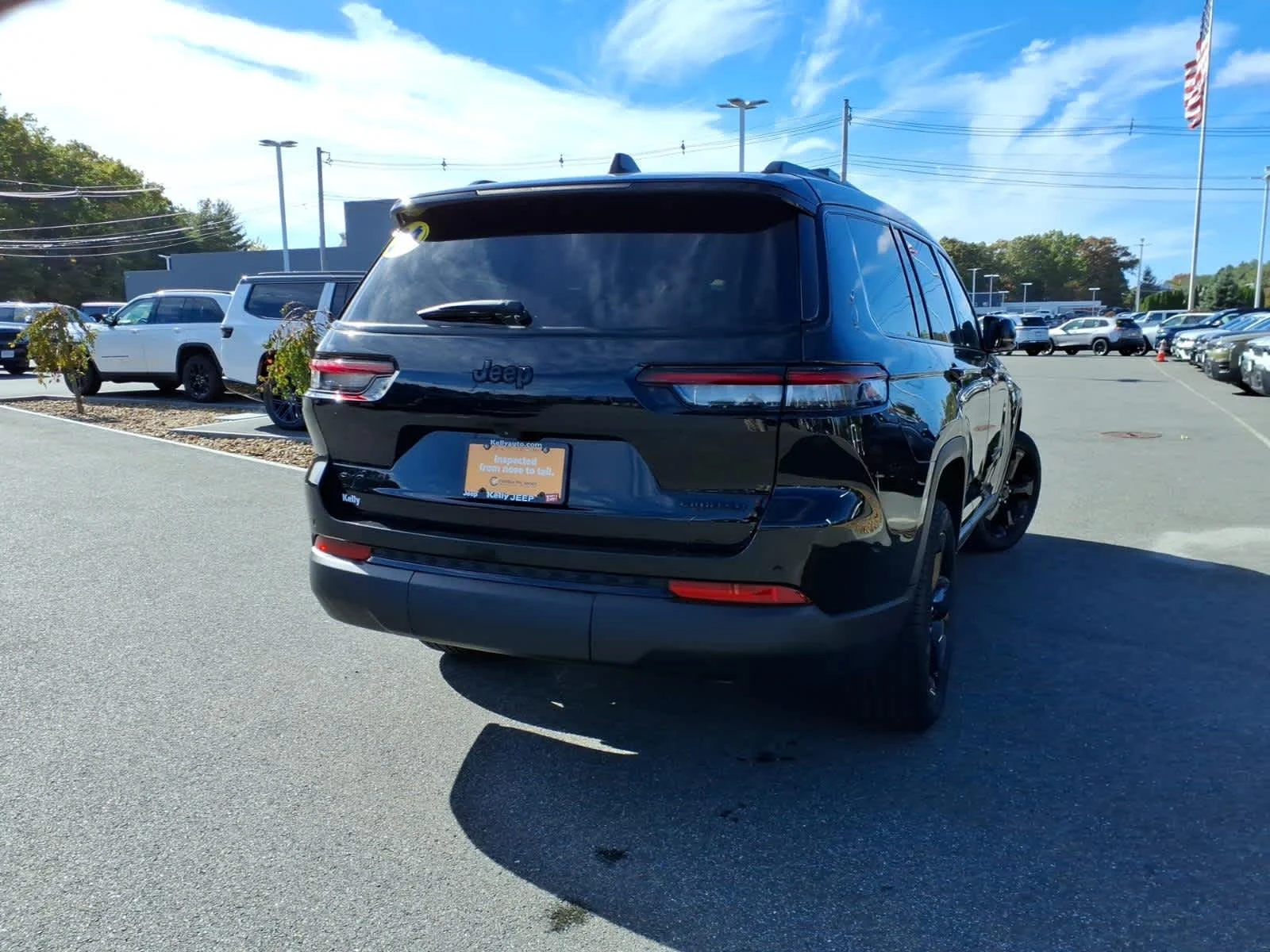 Certified Used 2024 Diamond Black Crystal Pearlcoat Jeep Limited image 8
