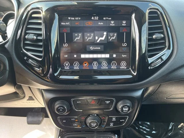 Used 2019 Silver Jeep Limited image 18
