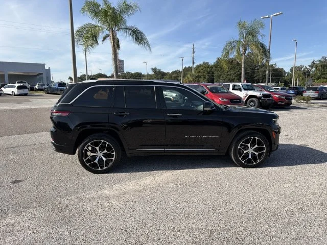 Used 2022 Black Jeep Summit Reserve image 3