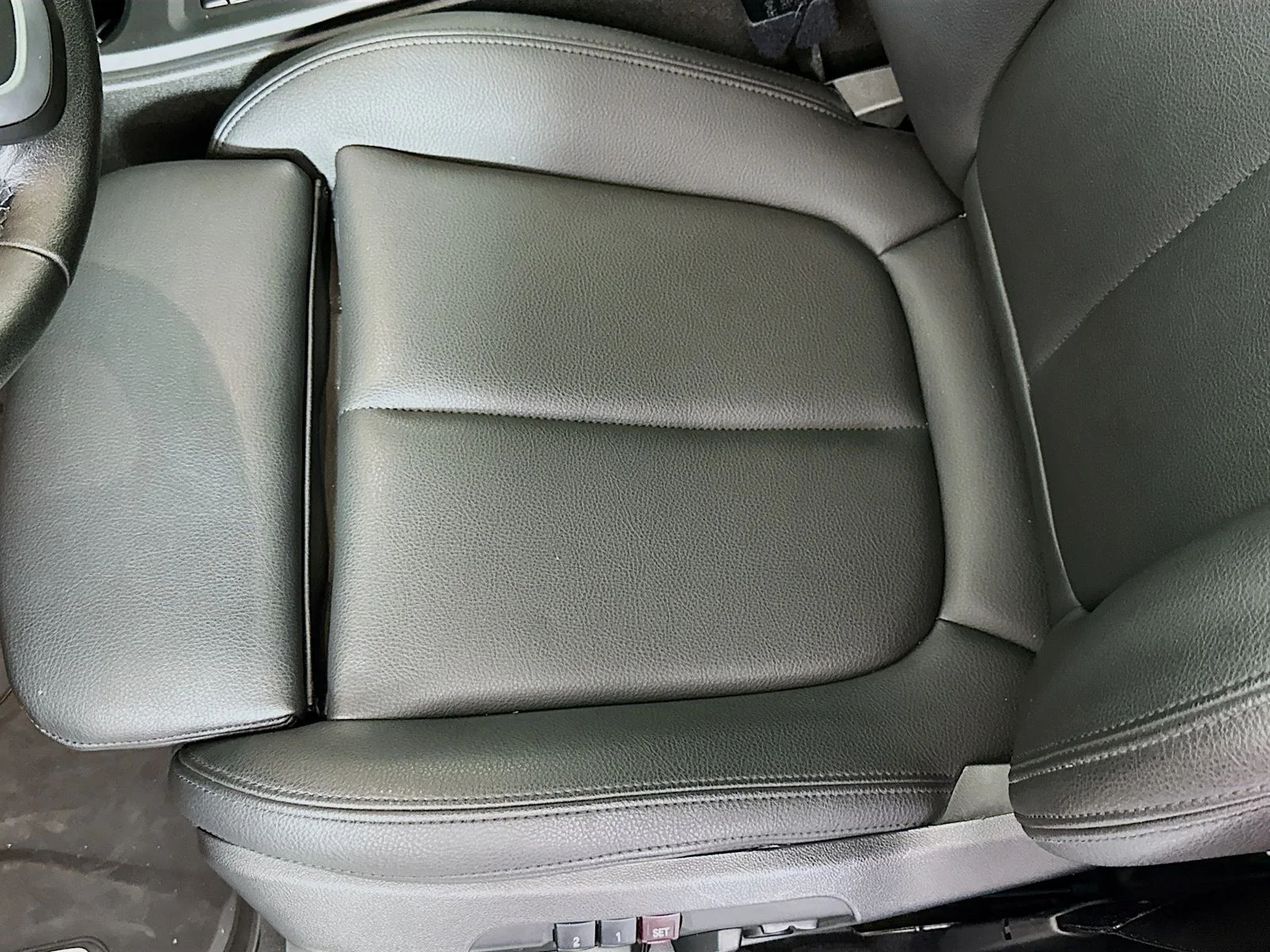 Used 2020 Glacier Silver Metallic BMW sDrive28i image 20