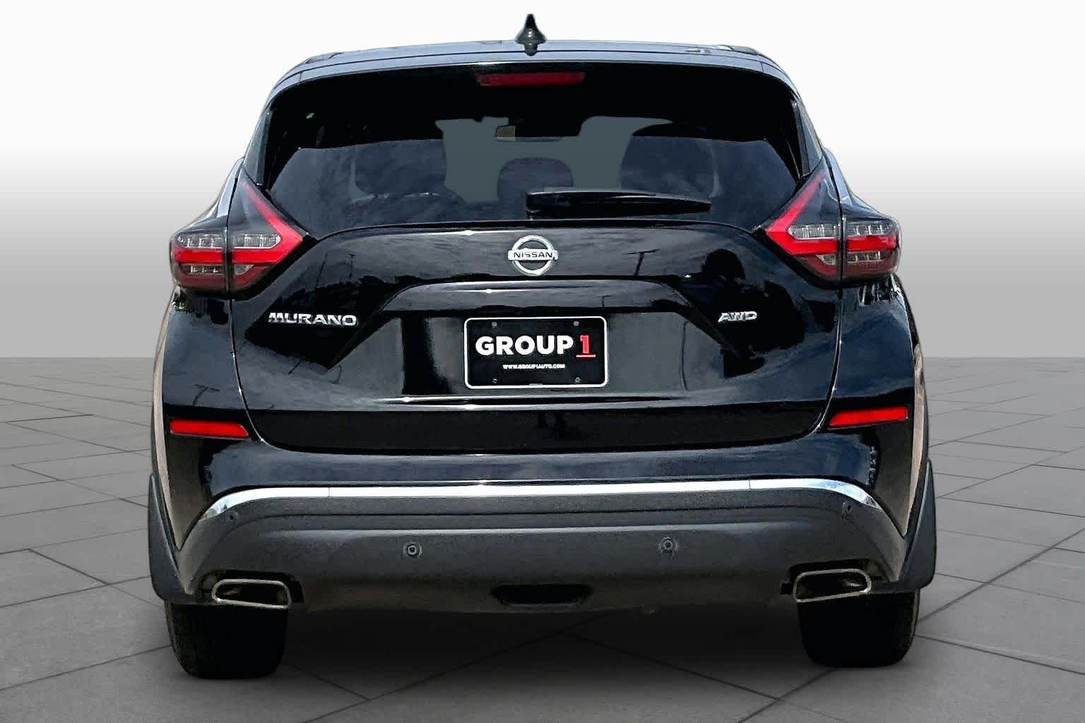 Used 2020 Super Black Metallic Nissan S image 5