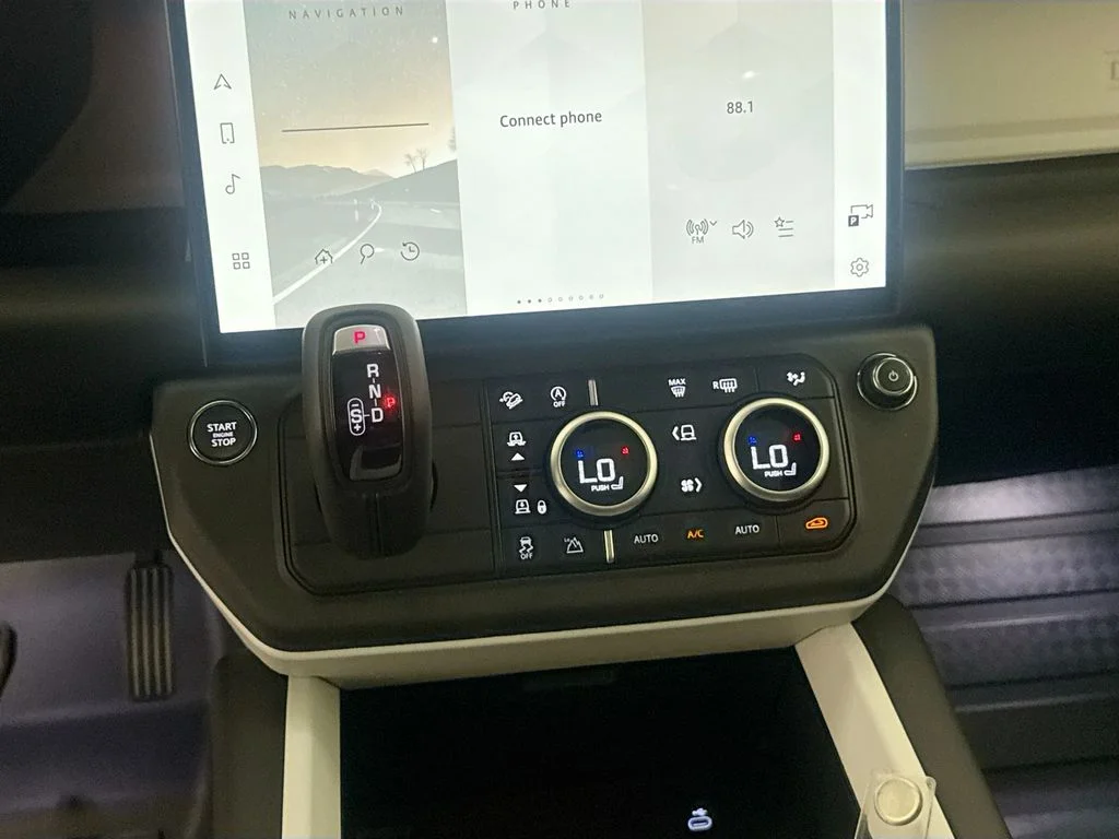 New 2026 White Land Rover X-Dynamic SE image 15