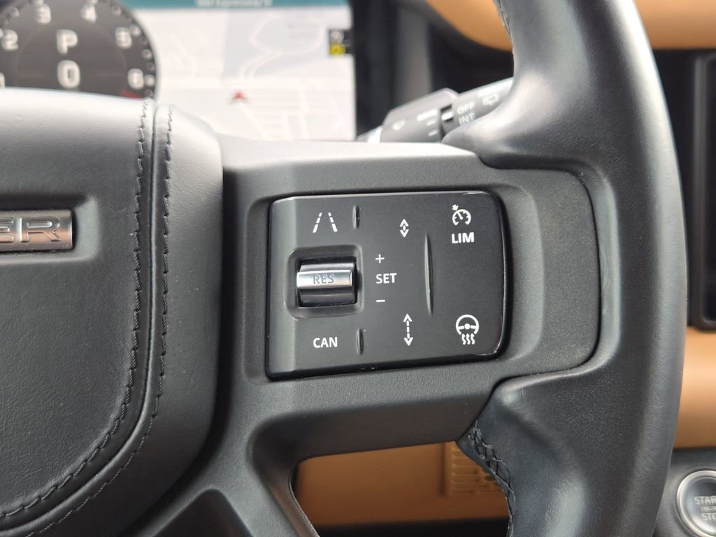 Used 2024 White Land Rover X-Dynamic SE image 24