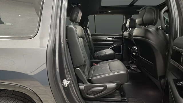 New 2026 Baltic-Gray Metallic Clear-Coat Exterior Paint Jeep Limited Altitude image 24