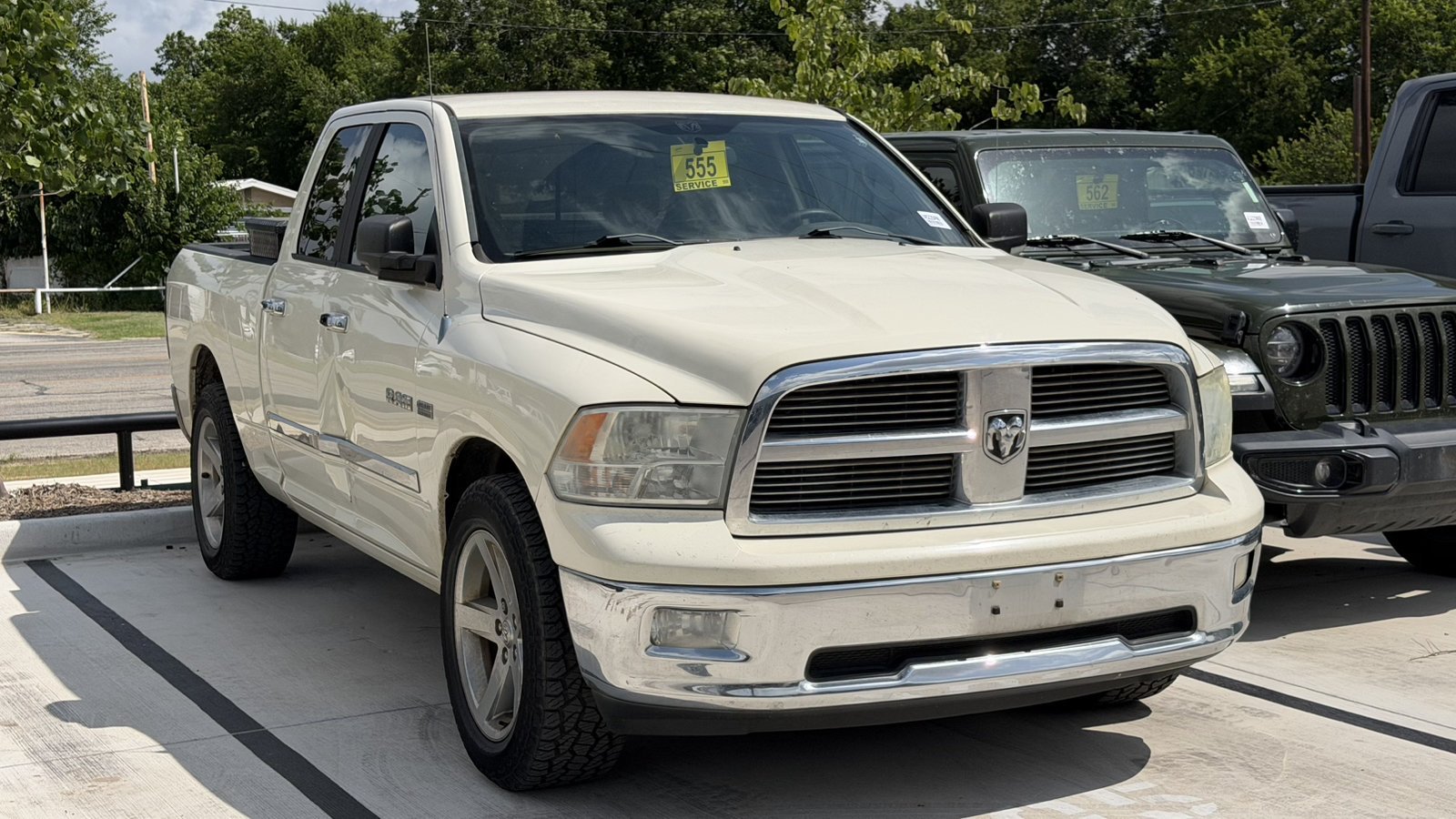 Used 2010 Cool Vanilla Dodge SLT image 13