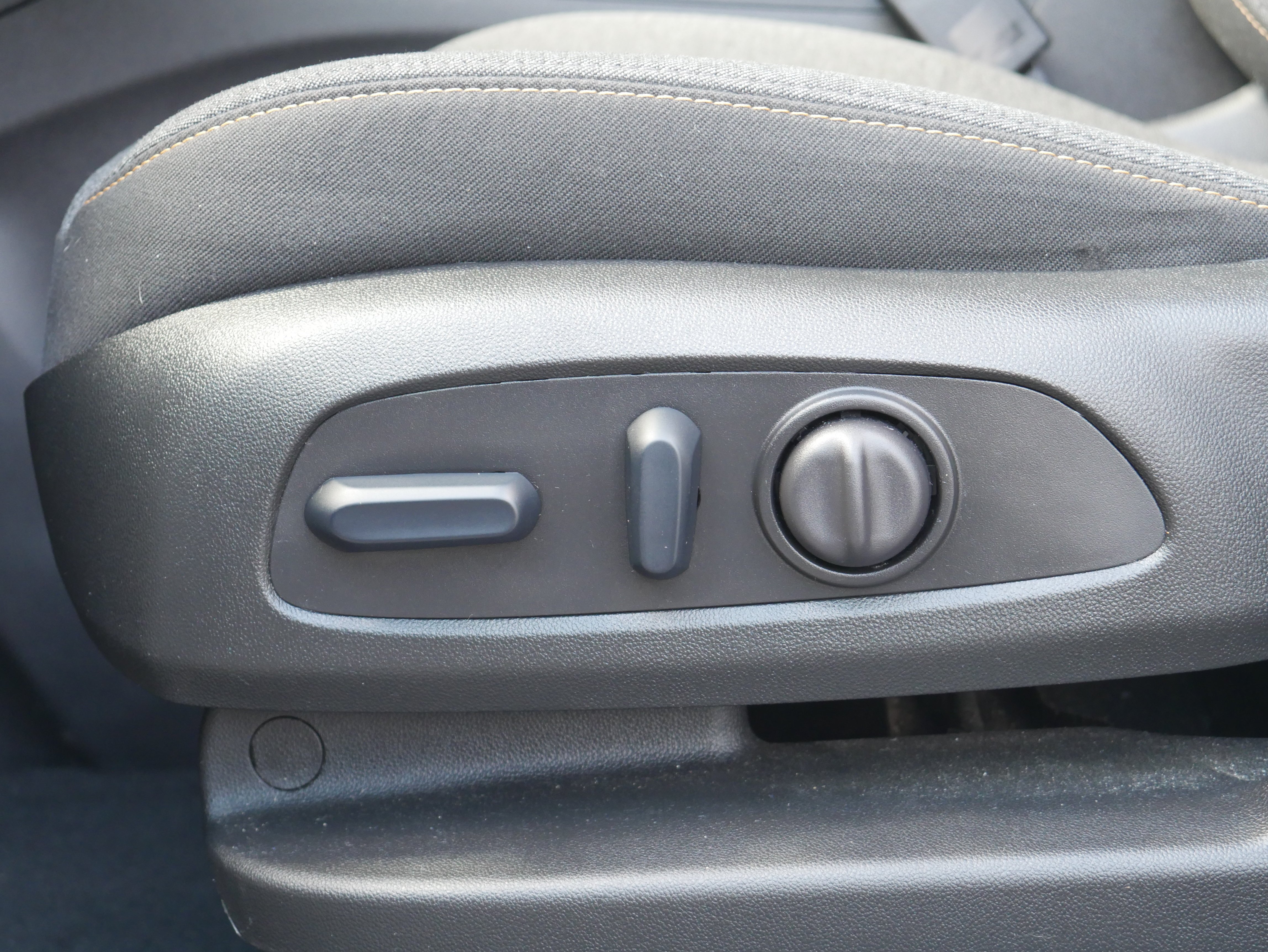 Used 2024 Summit White Chevrolet LT image 13