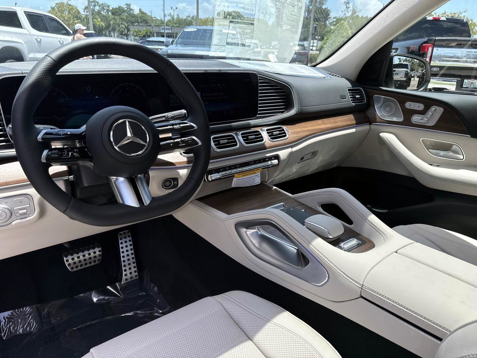 New 2026 Polar White Mercedes-Benz 450 4MATIC® SUV image 17
