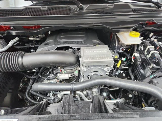 New 2026 Molten Red Pearl-Coat Exterior Paint RAM Laramie image 17