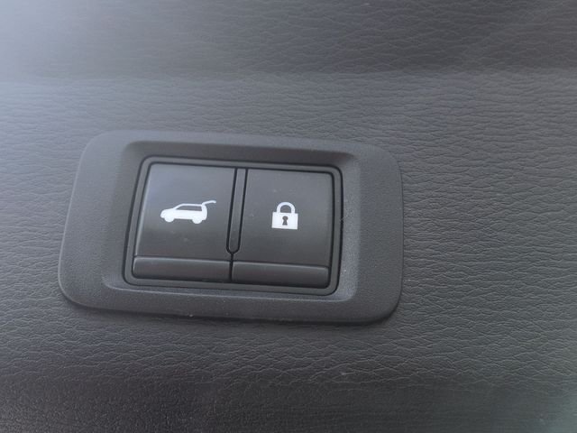 Used 2023  Mitsubishi SE Black Edition image 25