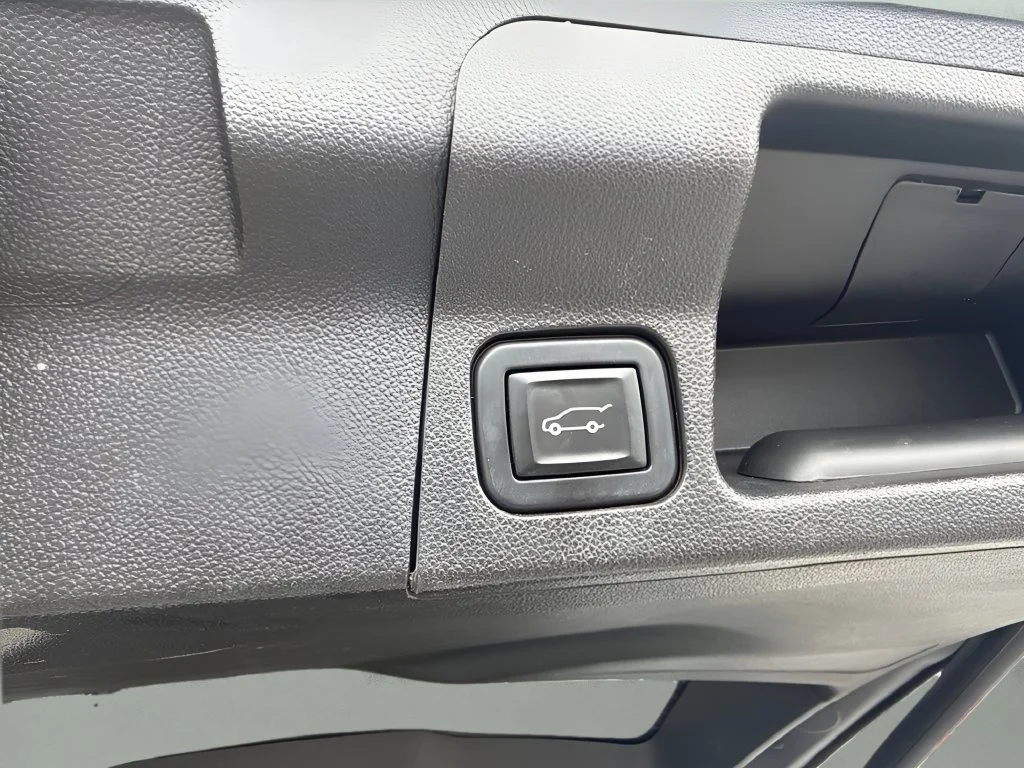 Used 2021 White GMC Denali image 22