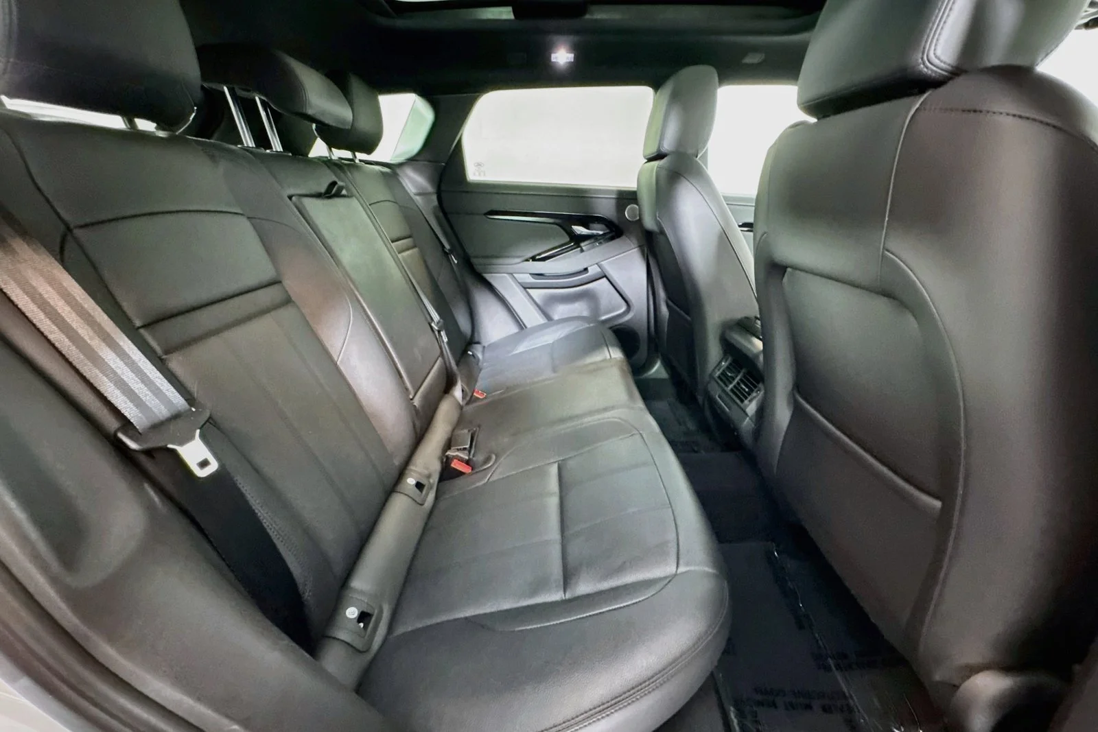 Used 2024 Fuji White Land Rover Dynamic SE image 26