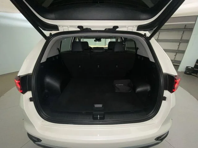 Used 2022 White Kia EX image 23