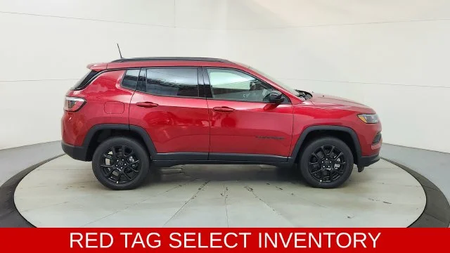 New 2026 Red Hot Pearl-Coat Exterior Paint Jeep Latitude image 11