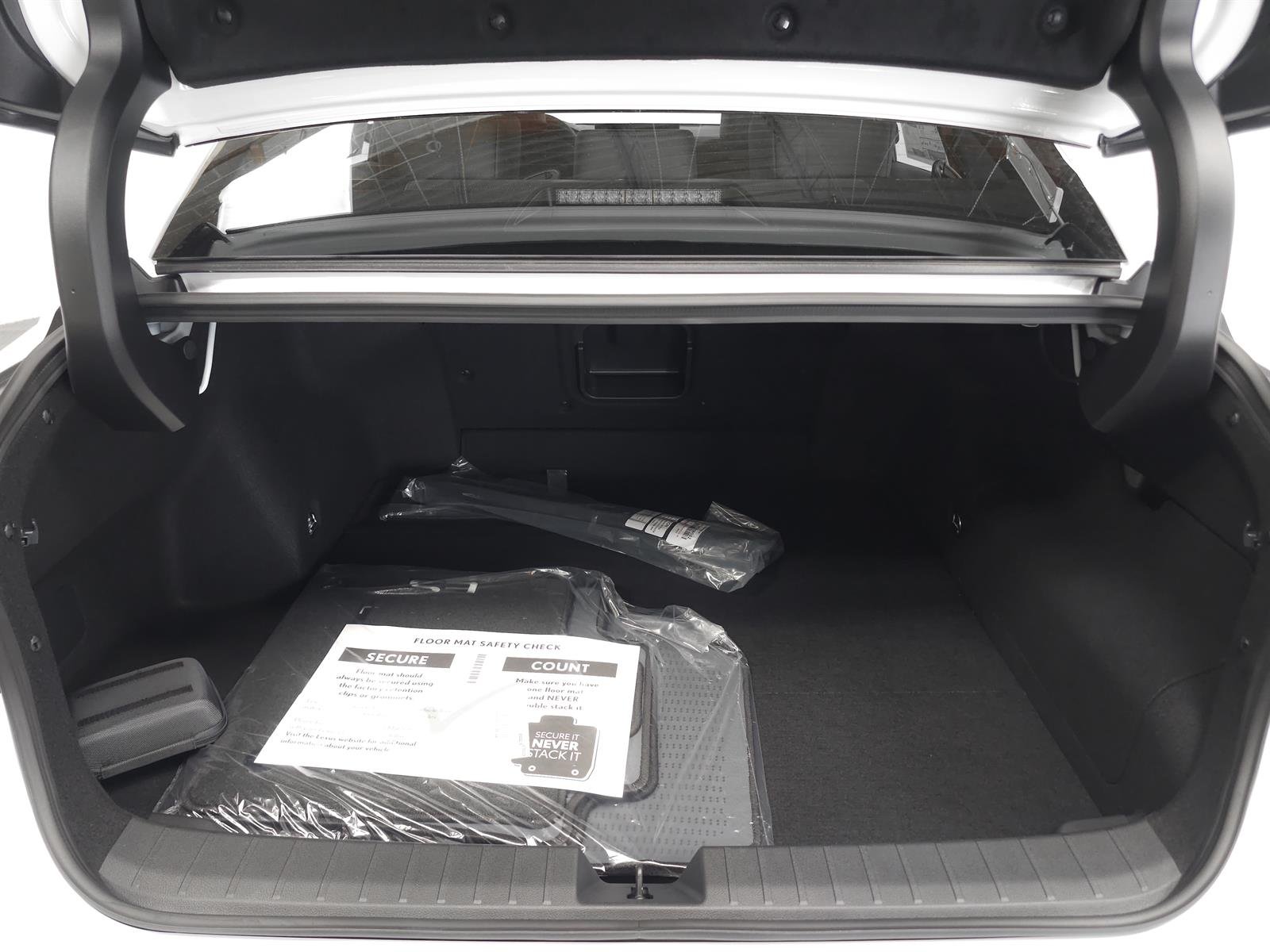 New 2026 Ultra White Lexus ES 350h PREMIUM+ image 11