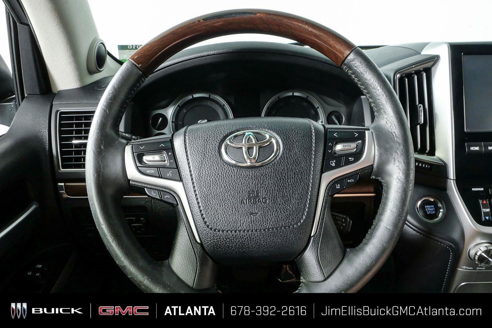 Used 2017 Classic Silver Metallic Toyota Base image 11