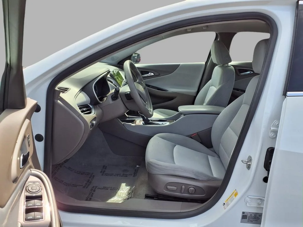 Used 2024 White Chevrolet LT image 22