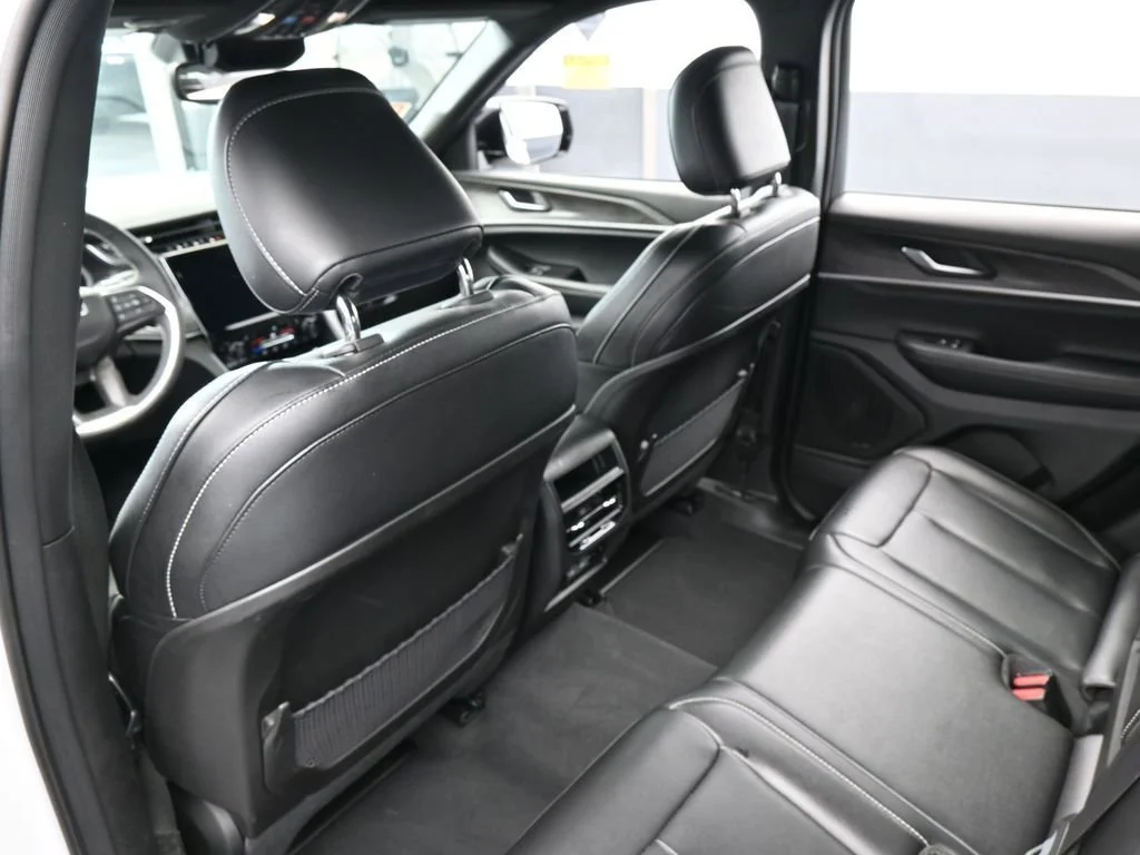 Used 2024 White Jeep Limited image 39