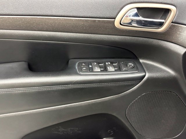 Used 2016 Silver Jeep Laredo image 14