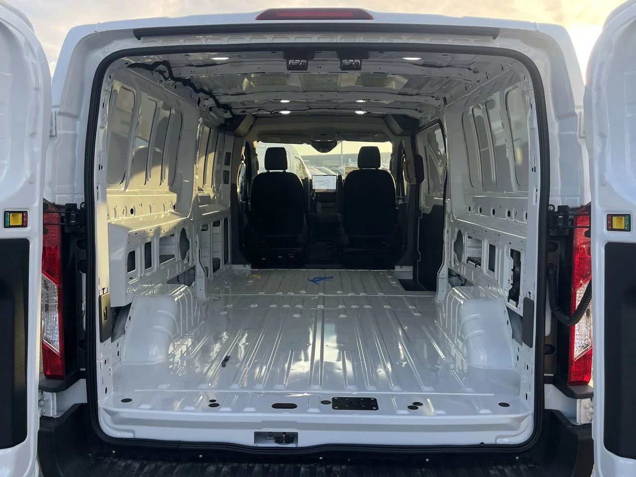 New 2024 Oxford White Ford  image 27