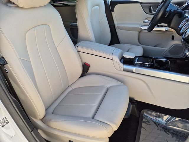 Used 2021  Mercedes-Benz GLB 250 image 27
