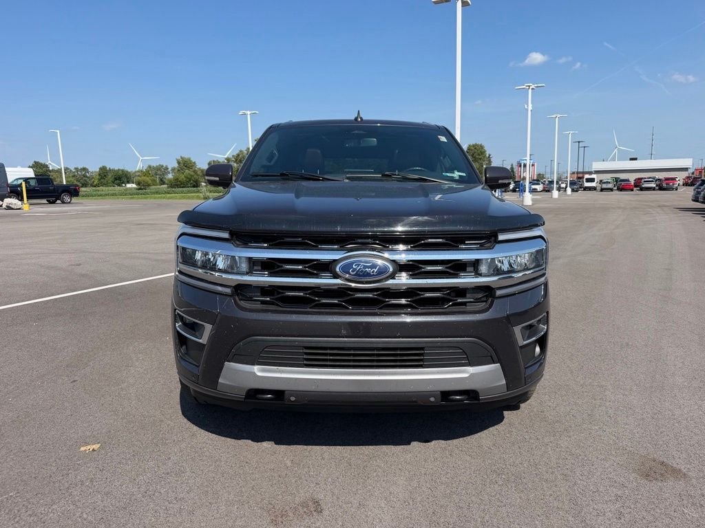 Used 2022  Ford Limited image 2