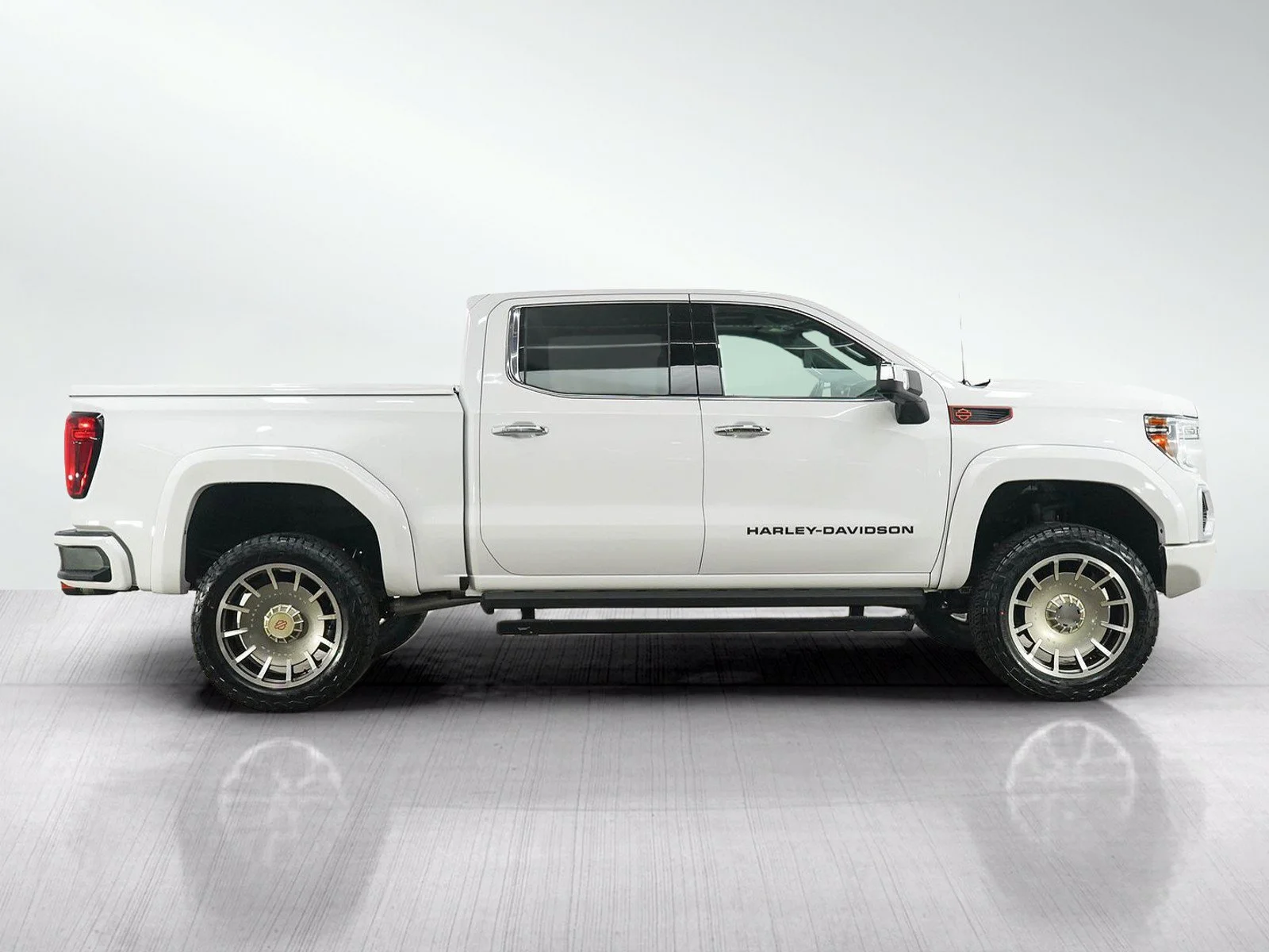 Used 2021 Summit White GMC 4WD Crew Cab Harley Davidson Edition image 7