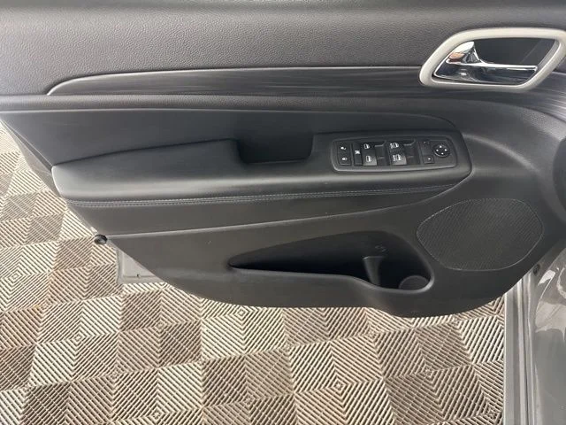 Used 2020 Gray Jeep Altitude image 22