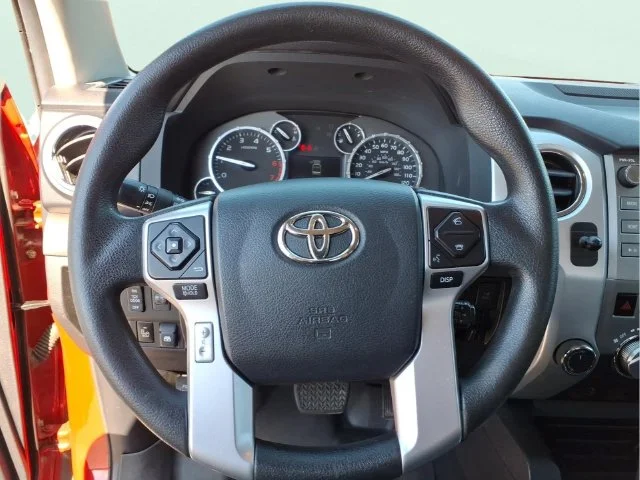 Used 2016 Red Toyota SR5 image 19