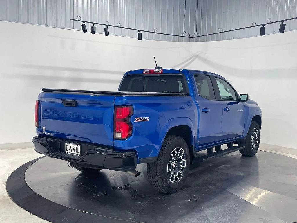 Used 2024 Blue Chevrolet Z71 image 11