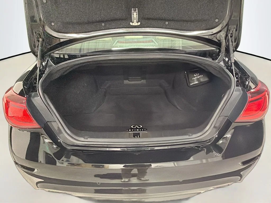 Used 2017 Black Obsidian INFINITI 5.6 image 27