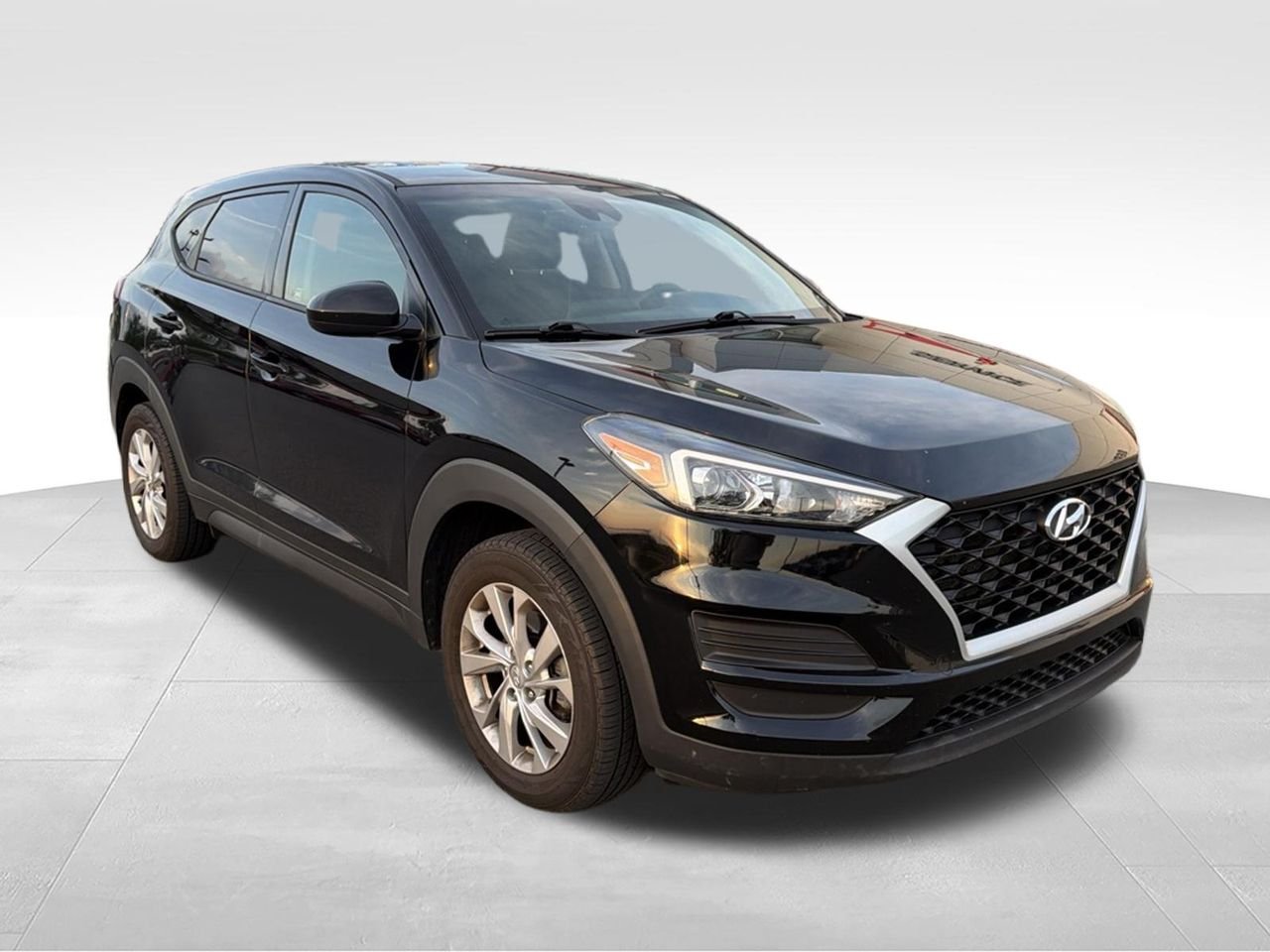 Used 2019 Black Hyundai SE image 2