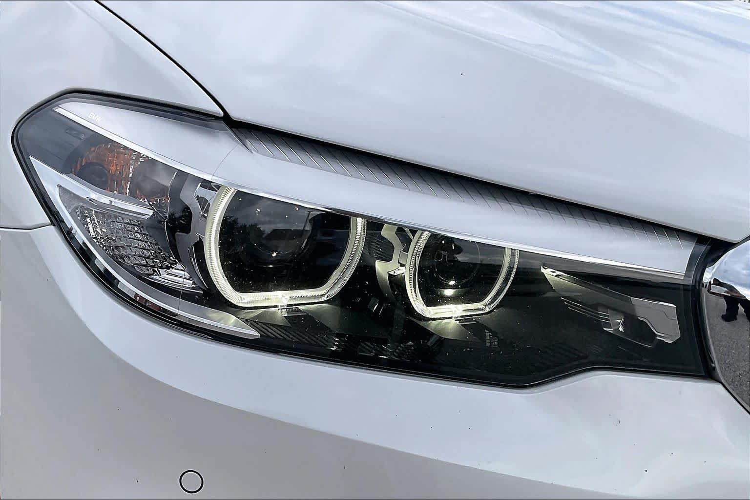 Used 2019 Mineral White Metallic BMW 530i image 25
