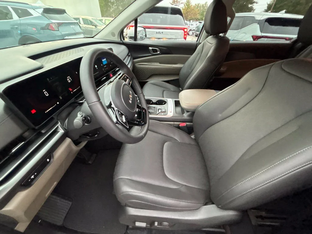 Certified Used 2026 White Kia LXS image 12