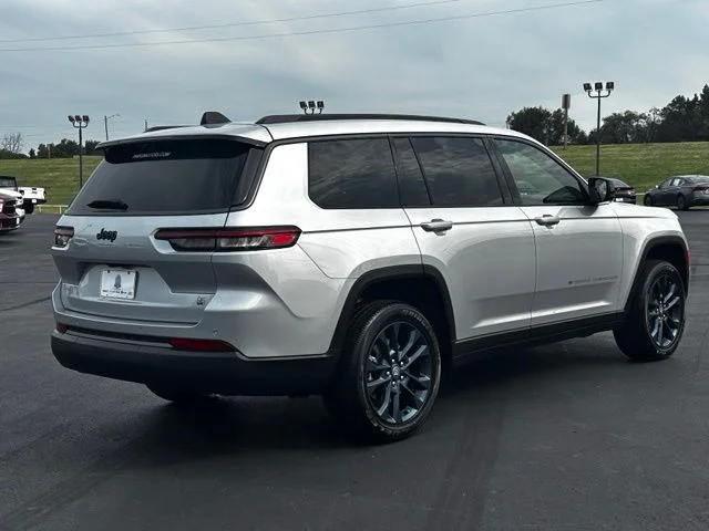 New 2026 Silver Jeep  image 7