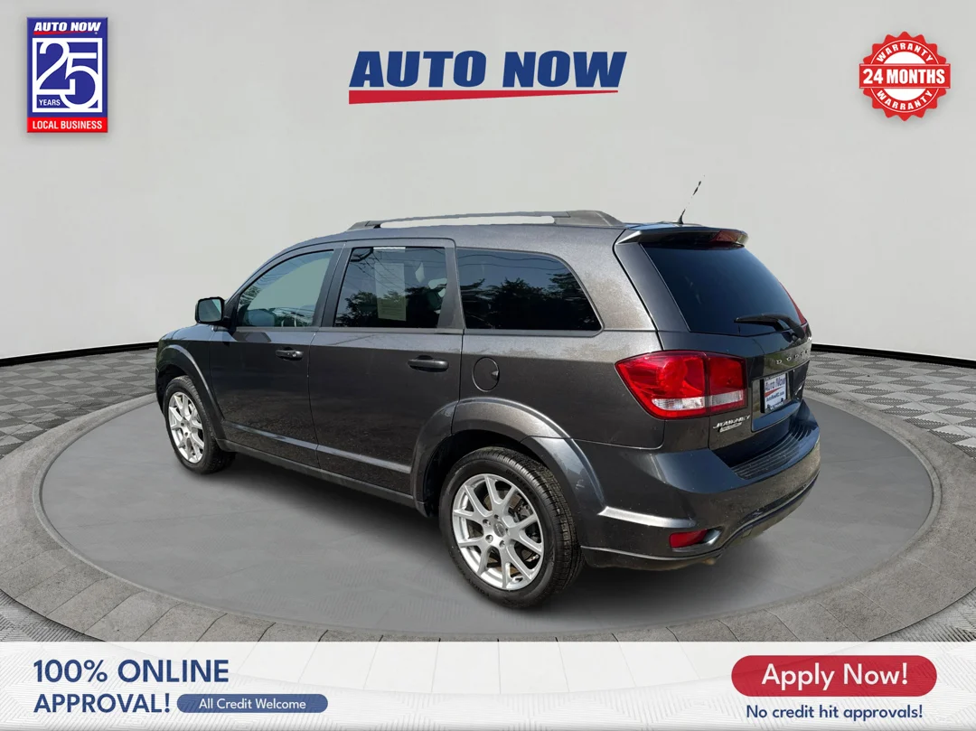 Used 2016 Granite Crystal Meta Dodge SXT image 4