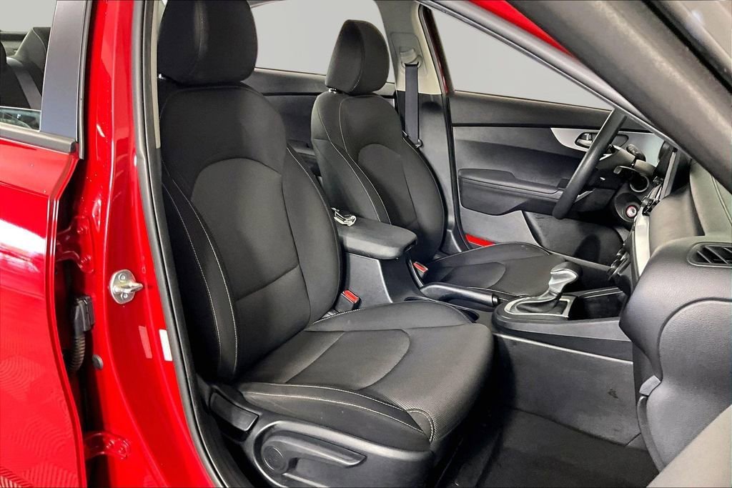Used 2024 Red Kia LXS image 27