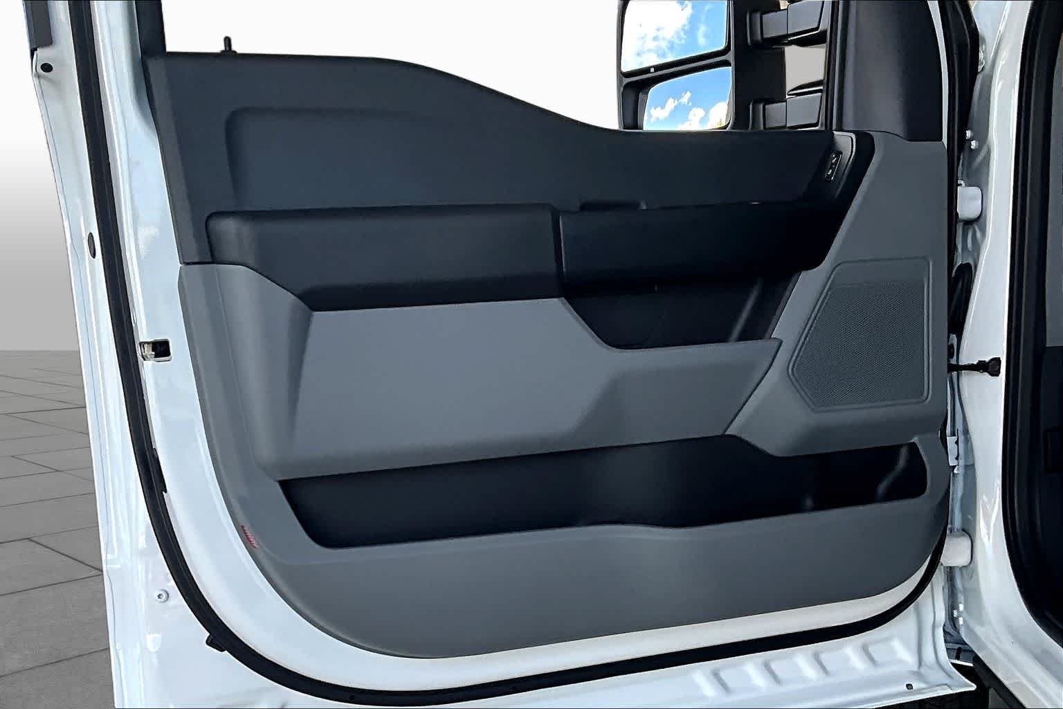 New 2026 Oxford White Ford XL image 10