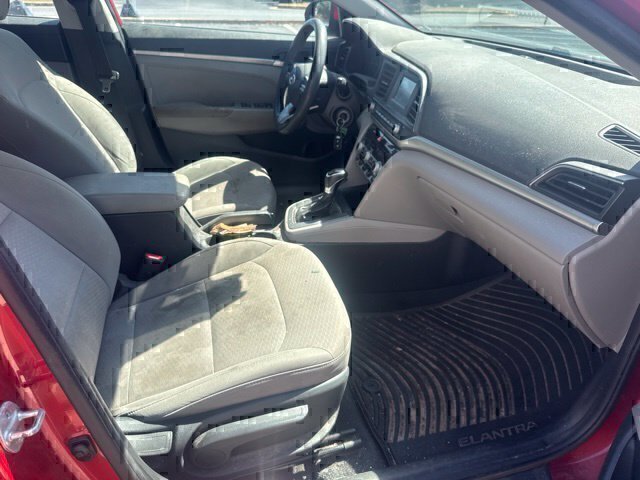 Used 2020 Red Hyundai SE image 24