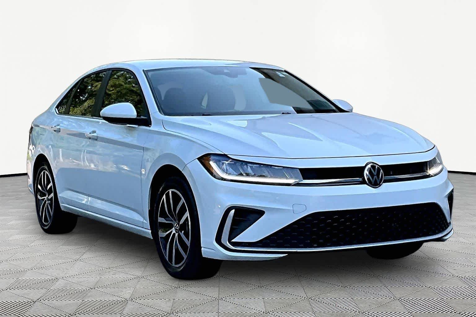 Used 2025 Opal White Pearl Volkswagen SE image 3