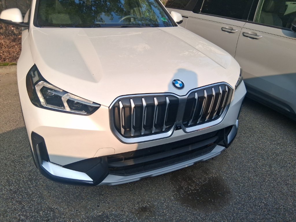 Used 2025 White BMW xDrive28i image 2