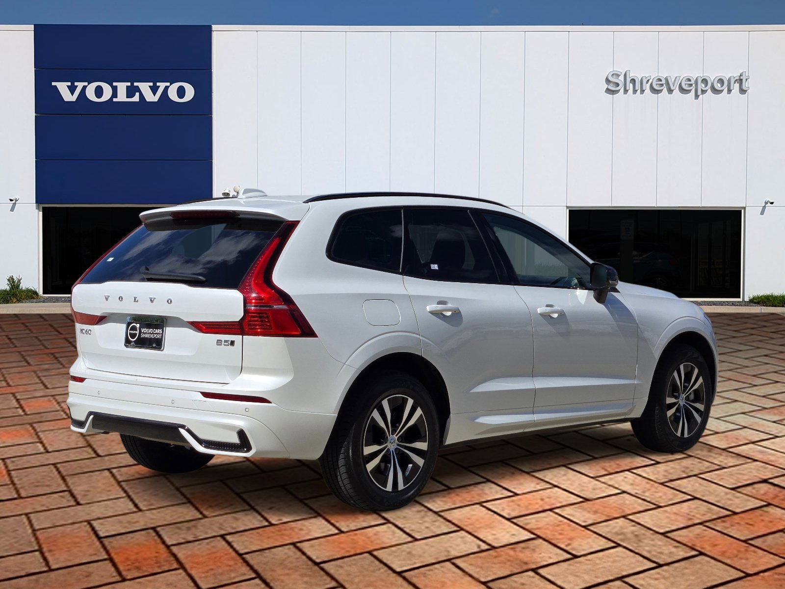Used 2025 White Volvo Core image 4