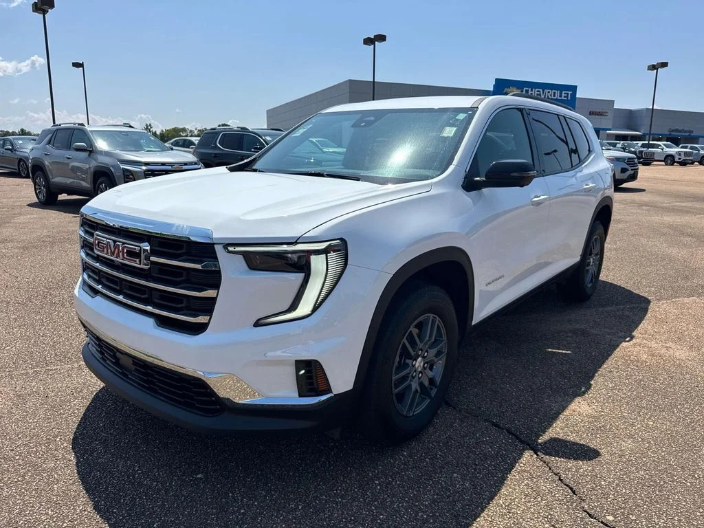 Used 2025 White GMC Elevation image 3