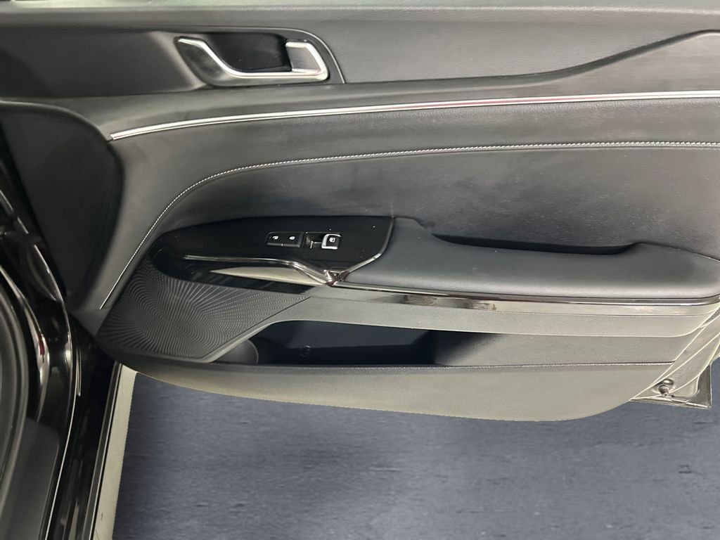 Used 2025 Black Kia GT-Line image 15