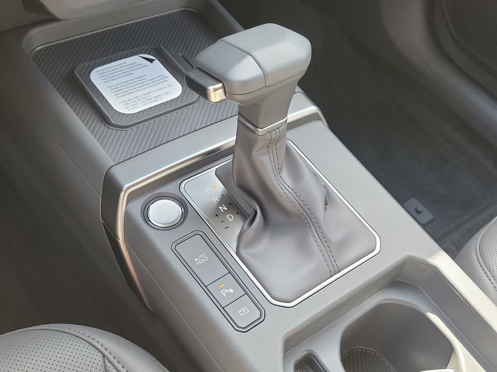 New 2027 Snow White Pearl Kia EX image 37