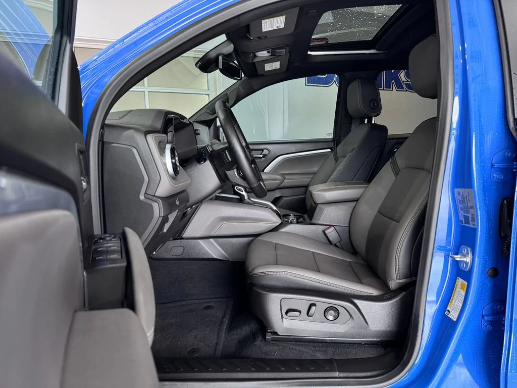 2025 Chevrolet Colorado ZR2 - Photo 9