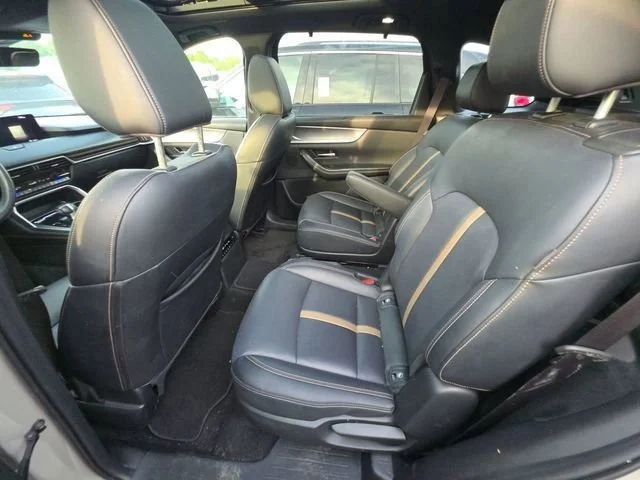 Used 2025 Platinum Quartz Mazda Premium Plus Package image 8